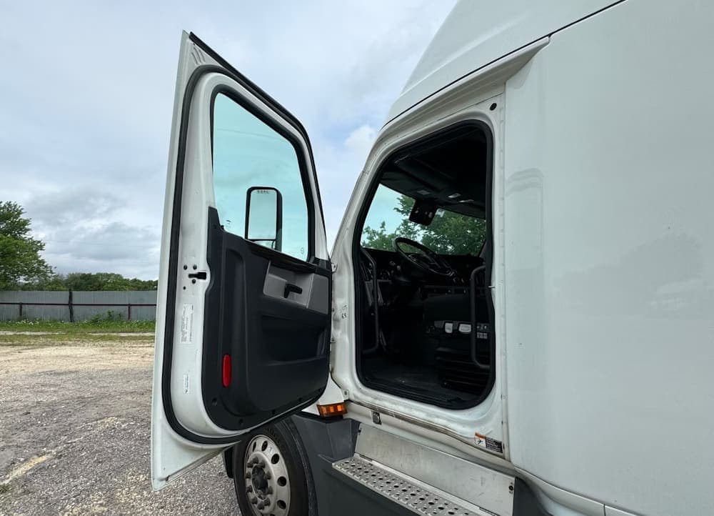 2020 Freightliner Cascadia TA Truck Tractor, view