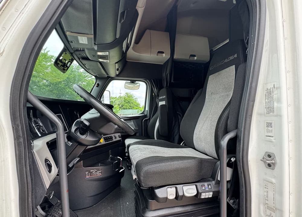 2020 Freightliner Cascadia TA Truck Tractor, view