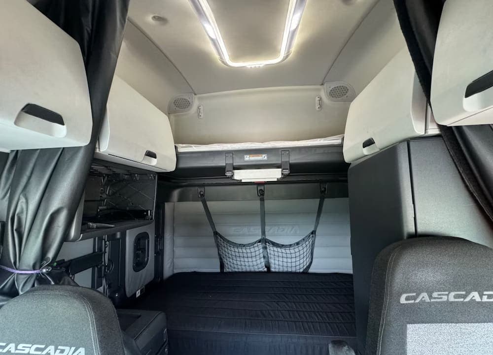 2020 Freightliner Cascadia TA Truck Tractor, view