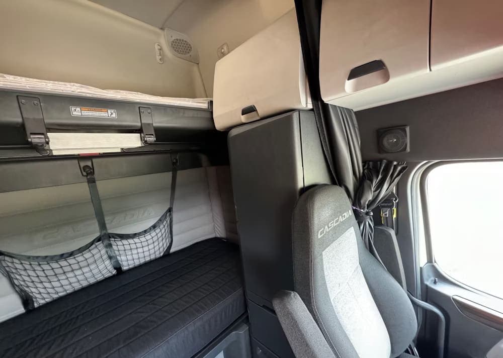 2020 Freightliner Cascadia TA Truck Tractor, view