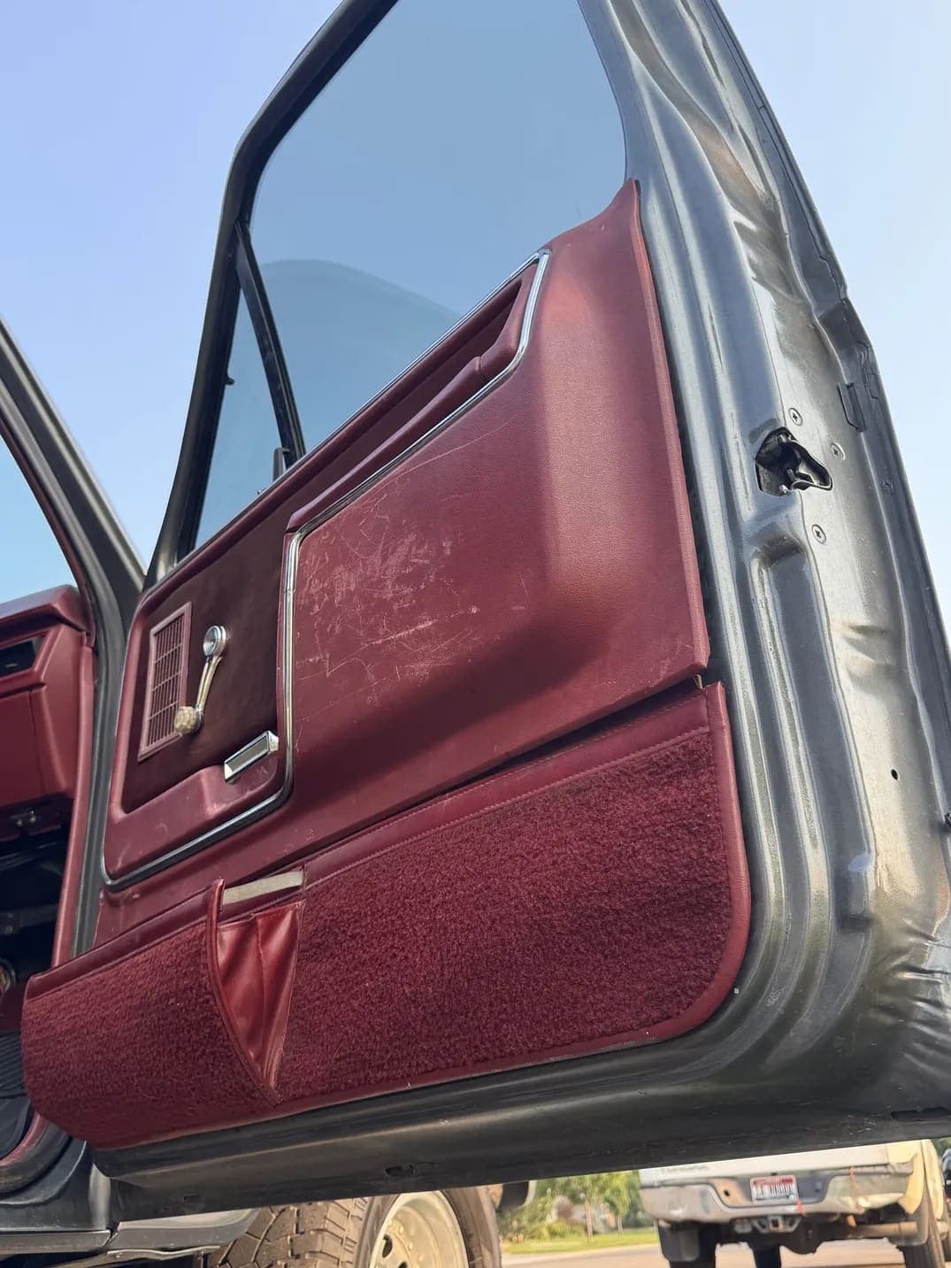 1986 Ford Bronco XLT, view