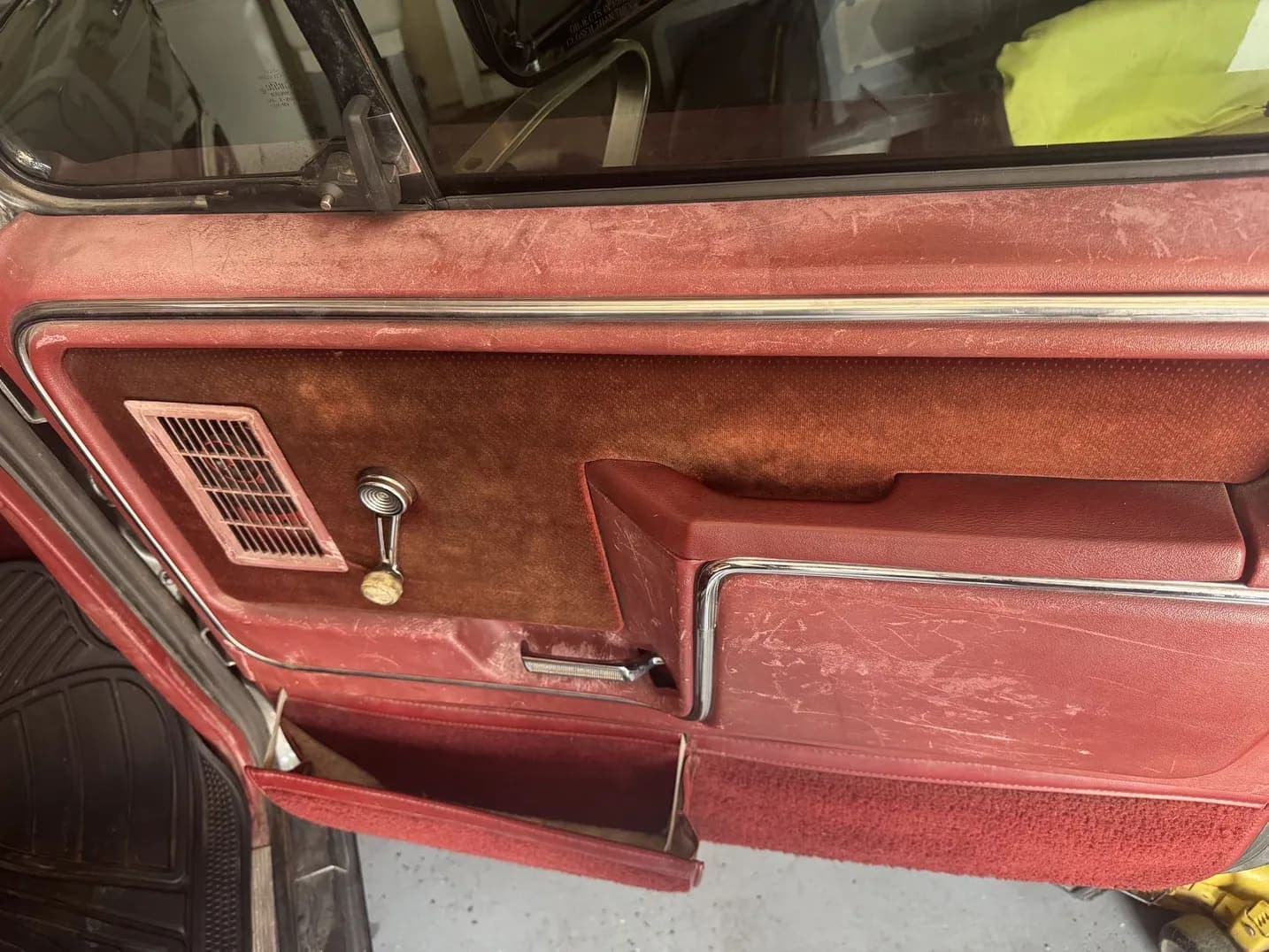1986 Ford Bronco XLT, view