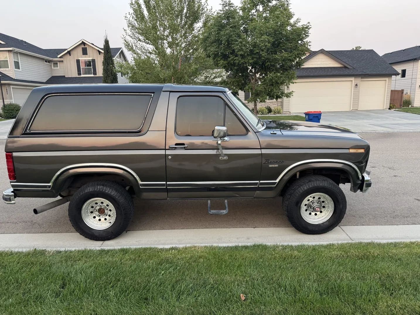 1986 Ford Bronco XLT, view