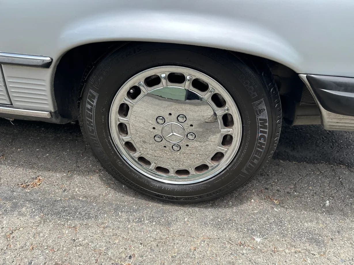 1987 Mercedes-Benz 560SL, view