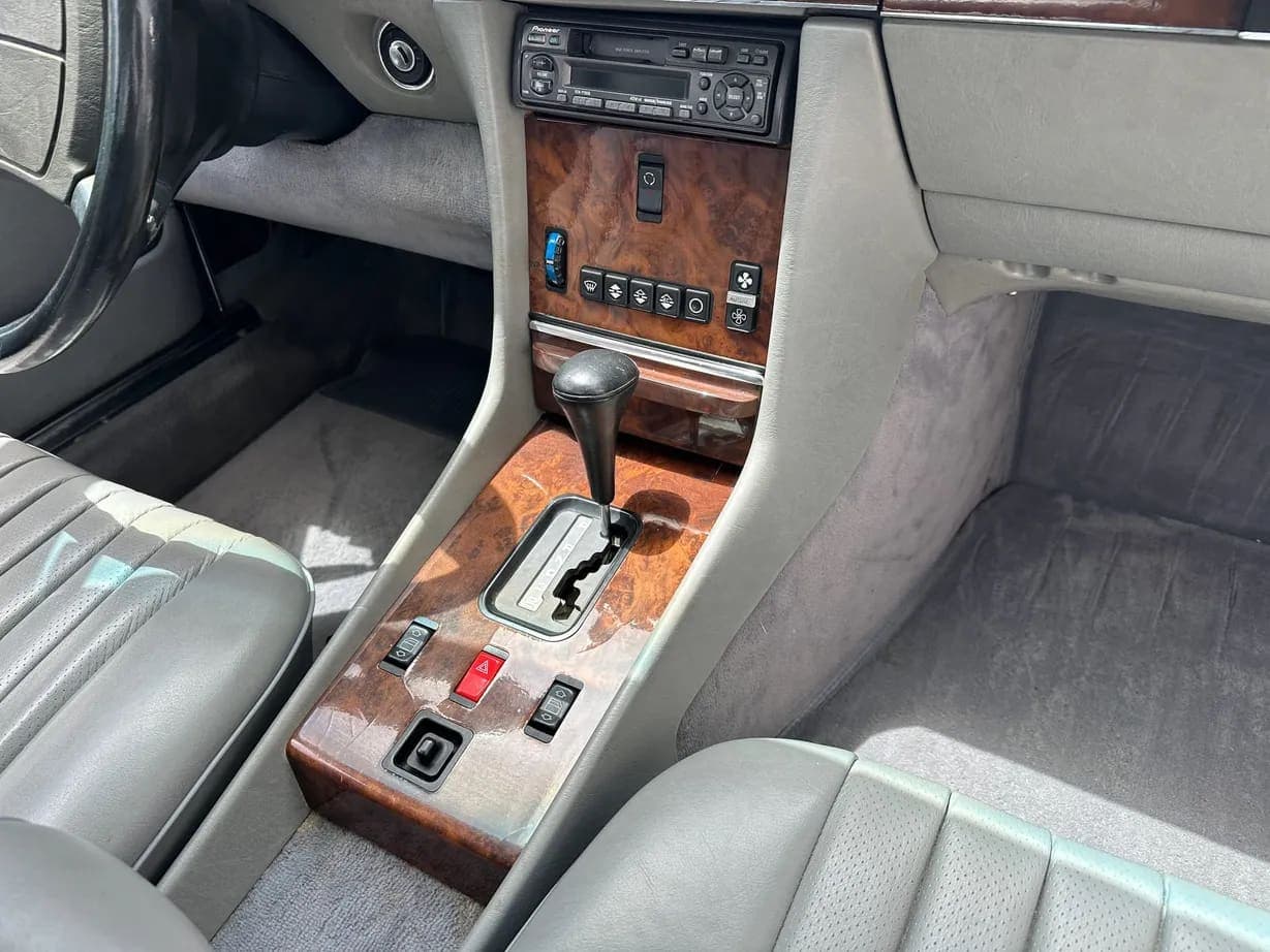 1987 Mercedes-Benz 560SL, view