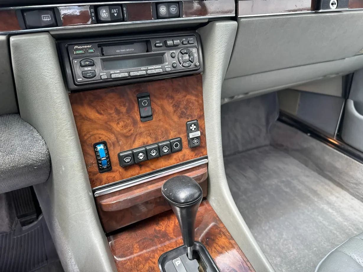 1987 Mercedes-Benz 560SL, view