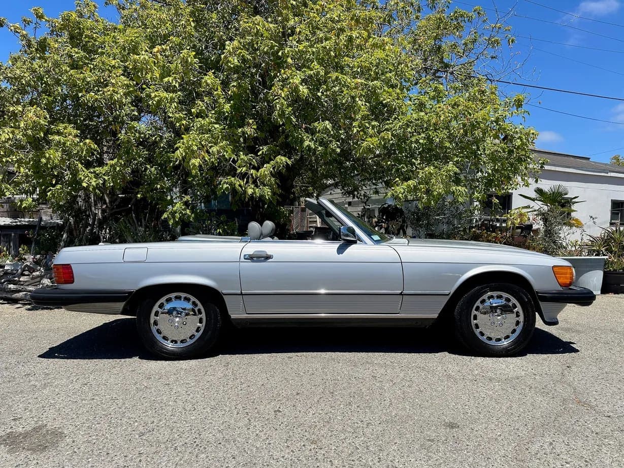 1987 Mercedes-Benz 560SL, view
