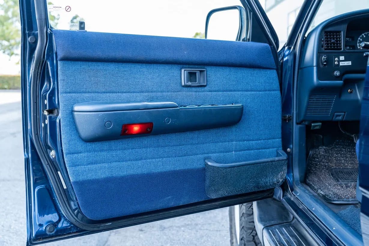 1990 Toyota 4Runner SR5 V6, view