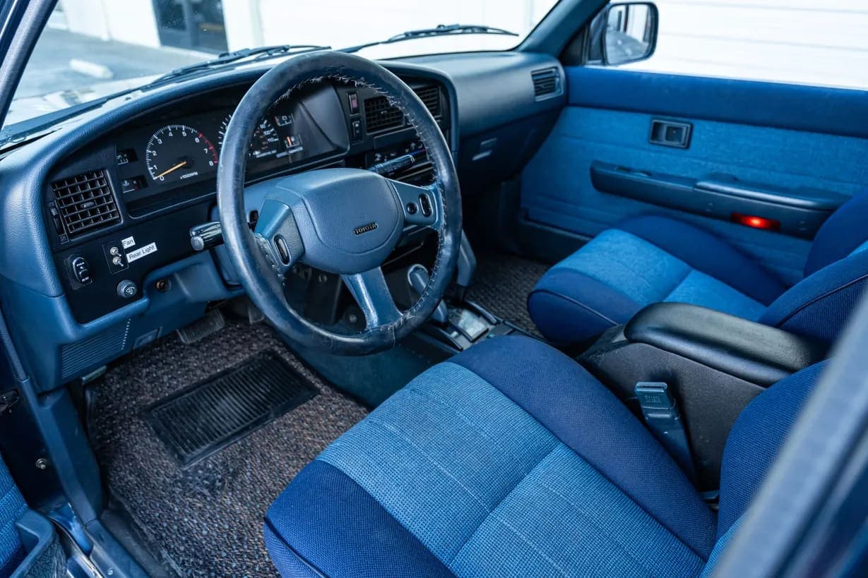 1990 Toyota 4Runner SR5 V6, view