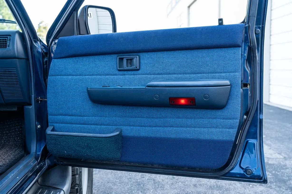 1990 Toyota 4Runner SR5 V6, view