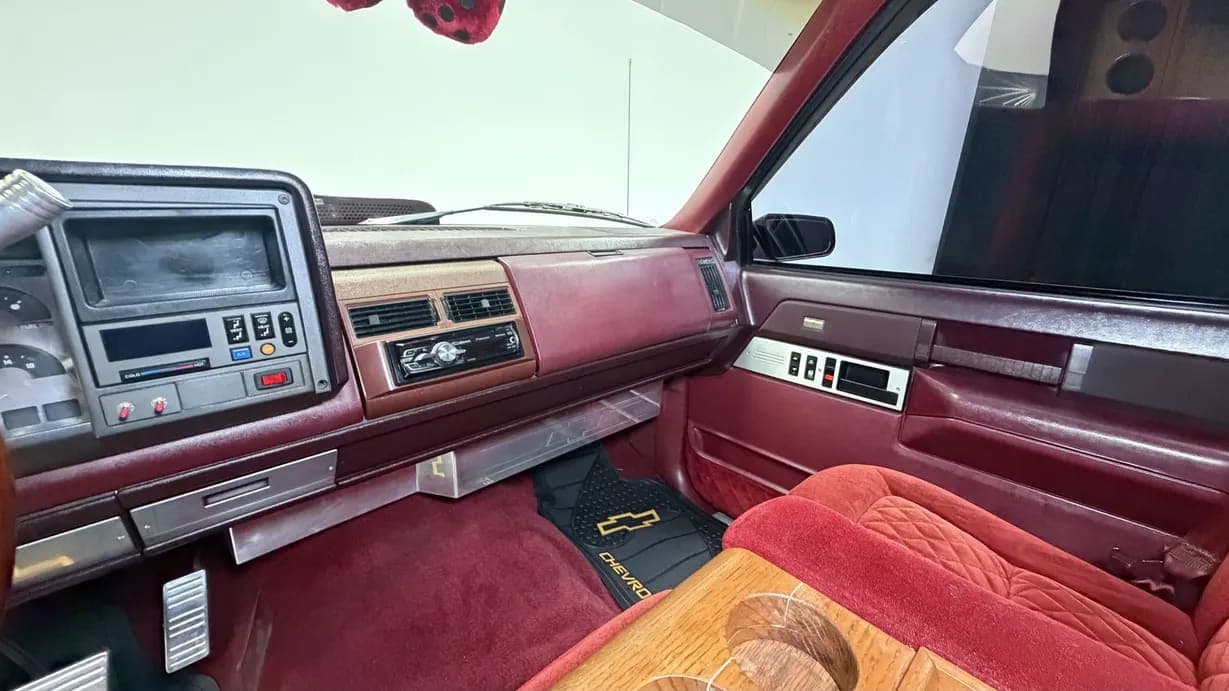 1989 Chevrolet C1500 Silverado Sportside, view