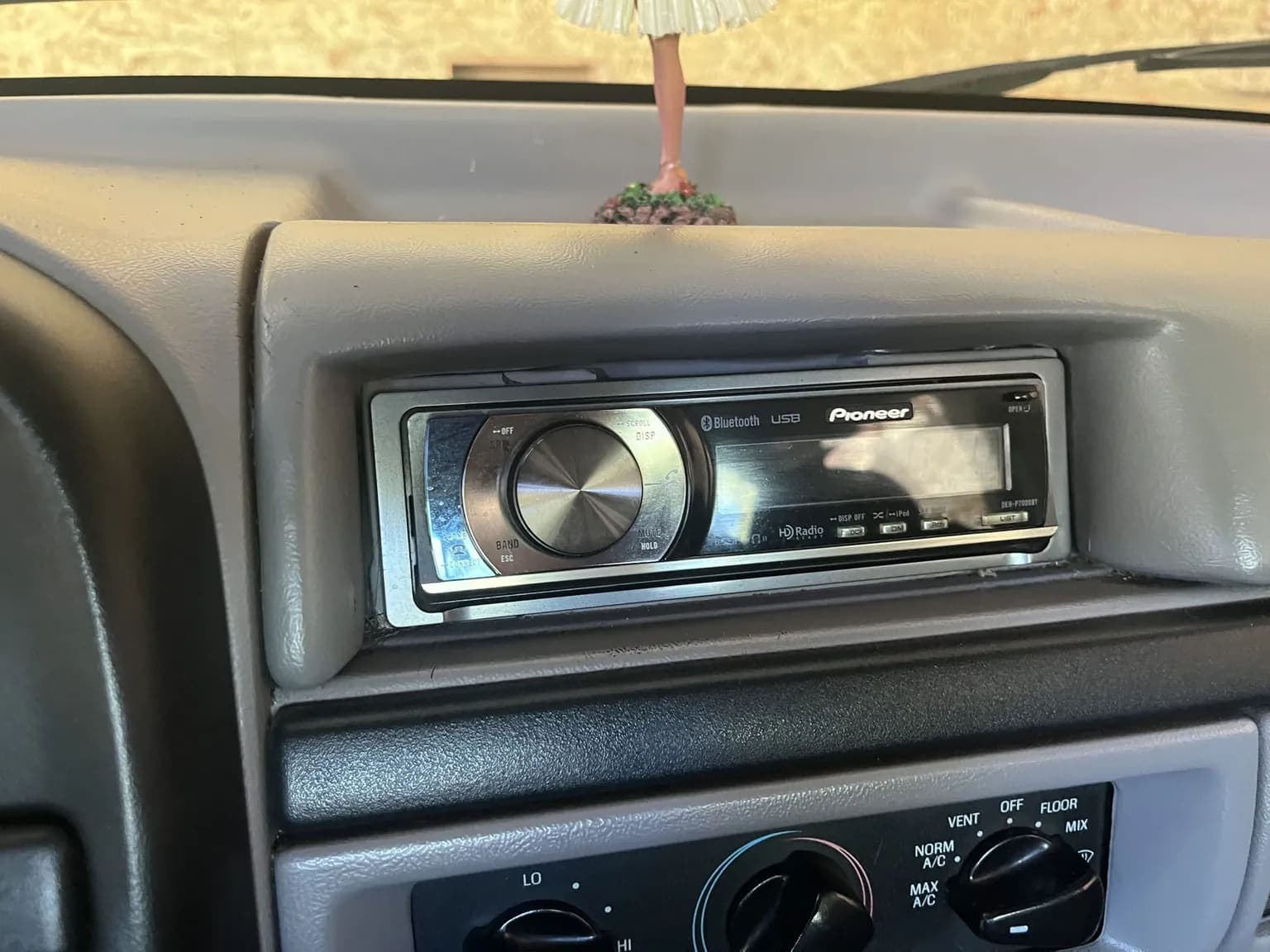 1997 Ford F-350 XLT Crew Cab Power Stroke, view