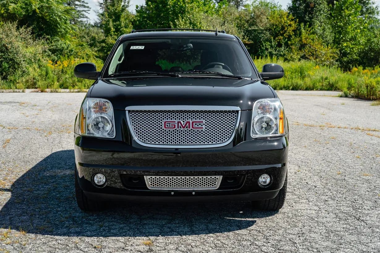2013 GMC Yukon Denali, view