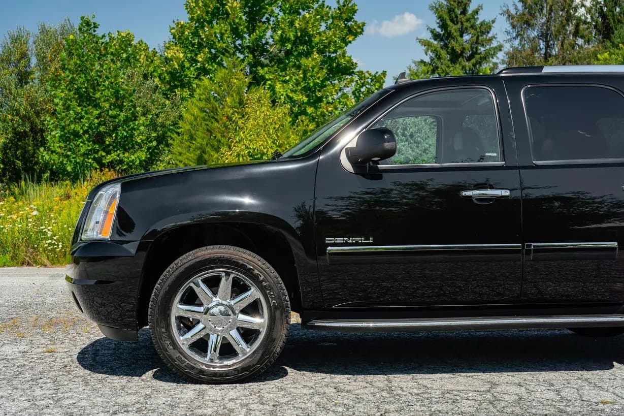 2013 GMC Yukon Denali, view