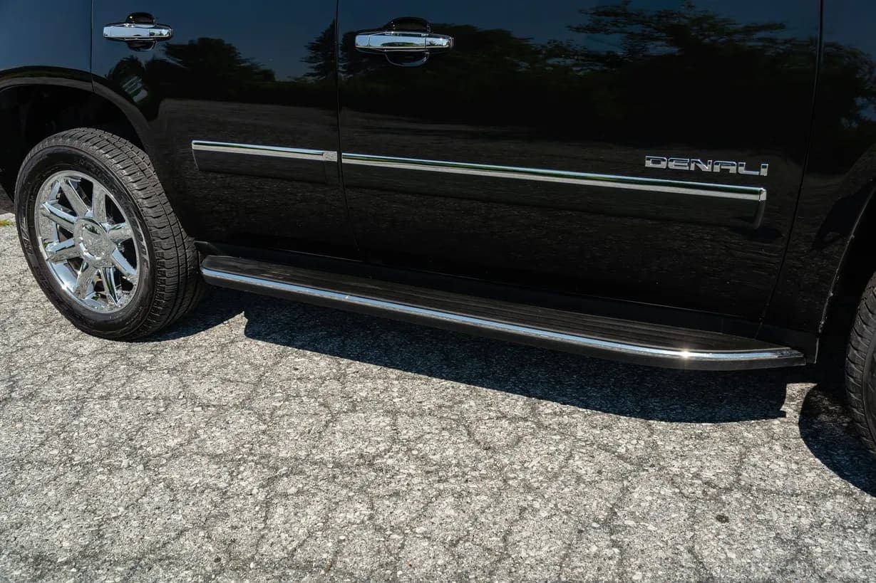 2013 GMC Yukon Denali, view