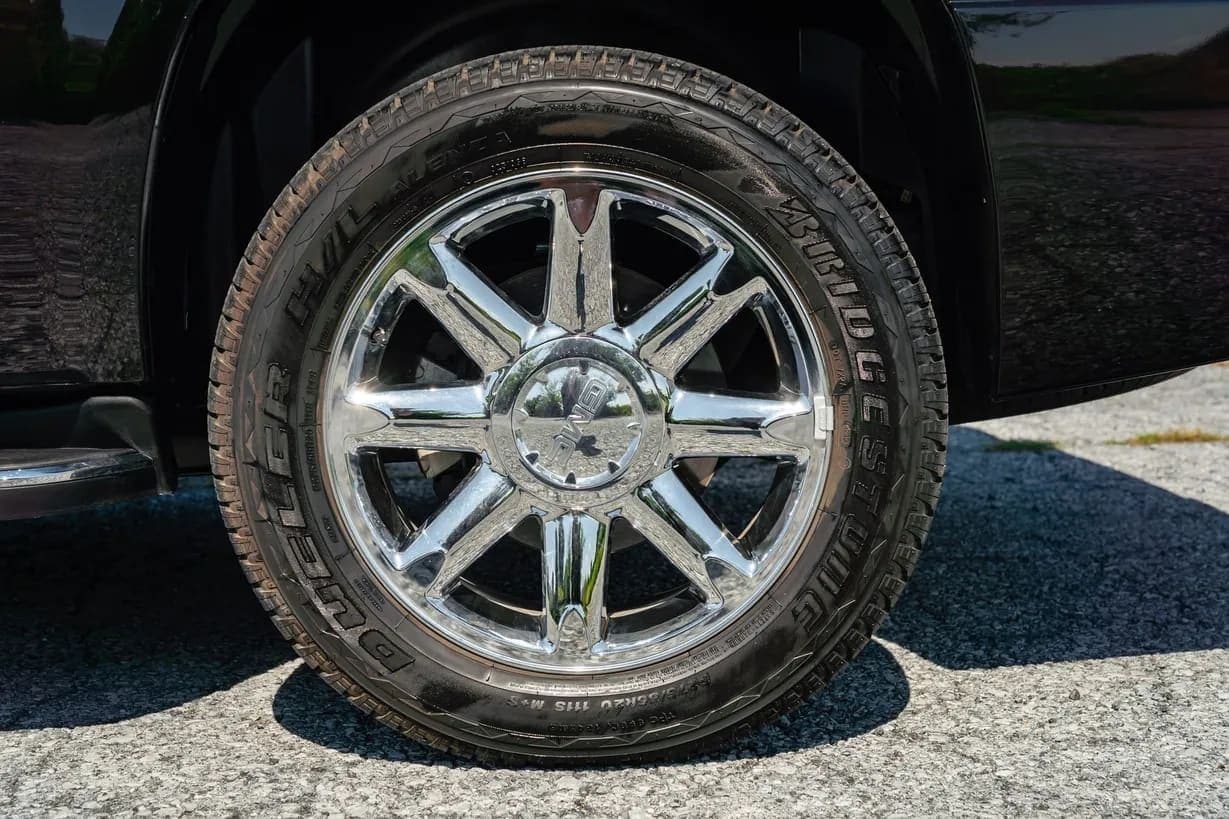 2013 GMC Yukon Denali, view