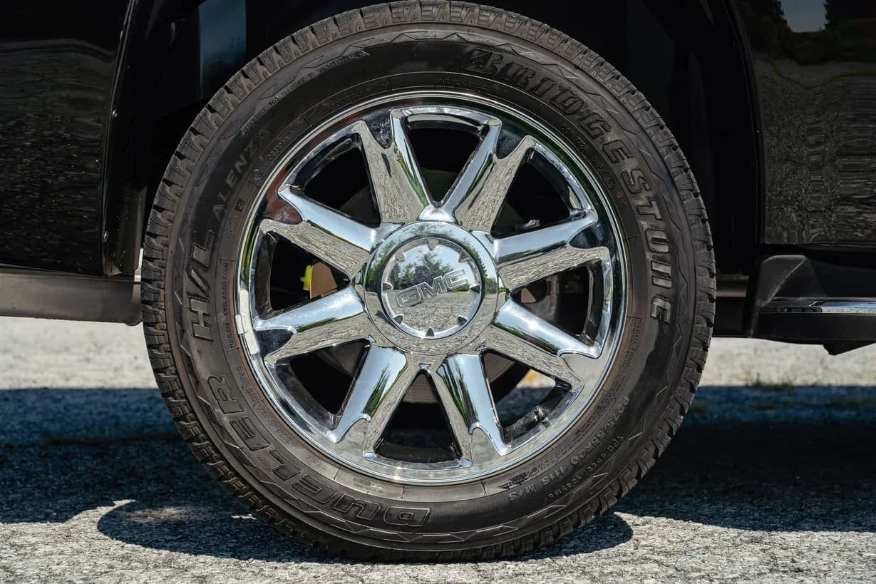 2013 GMC Yukon Denali, view