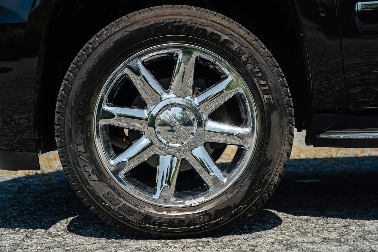 2013 GMC Yukon Denali, view