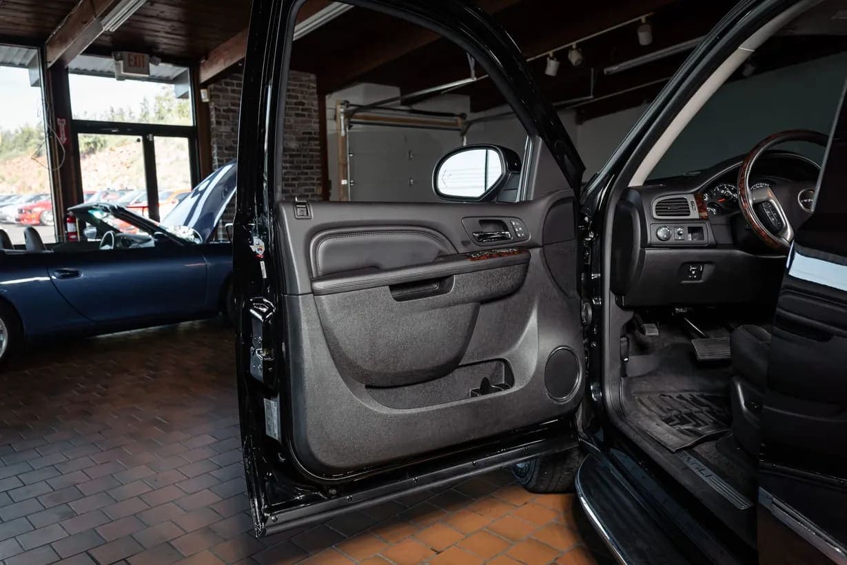 2013 GMC Yukon Denali, view