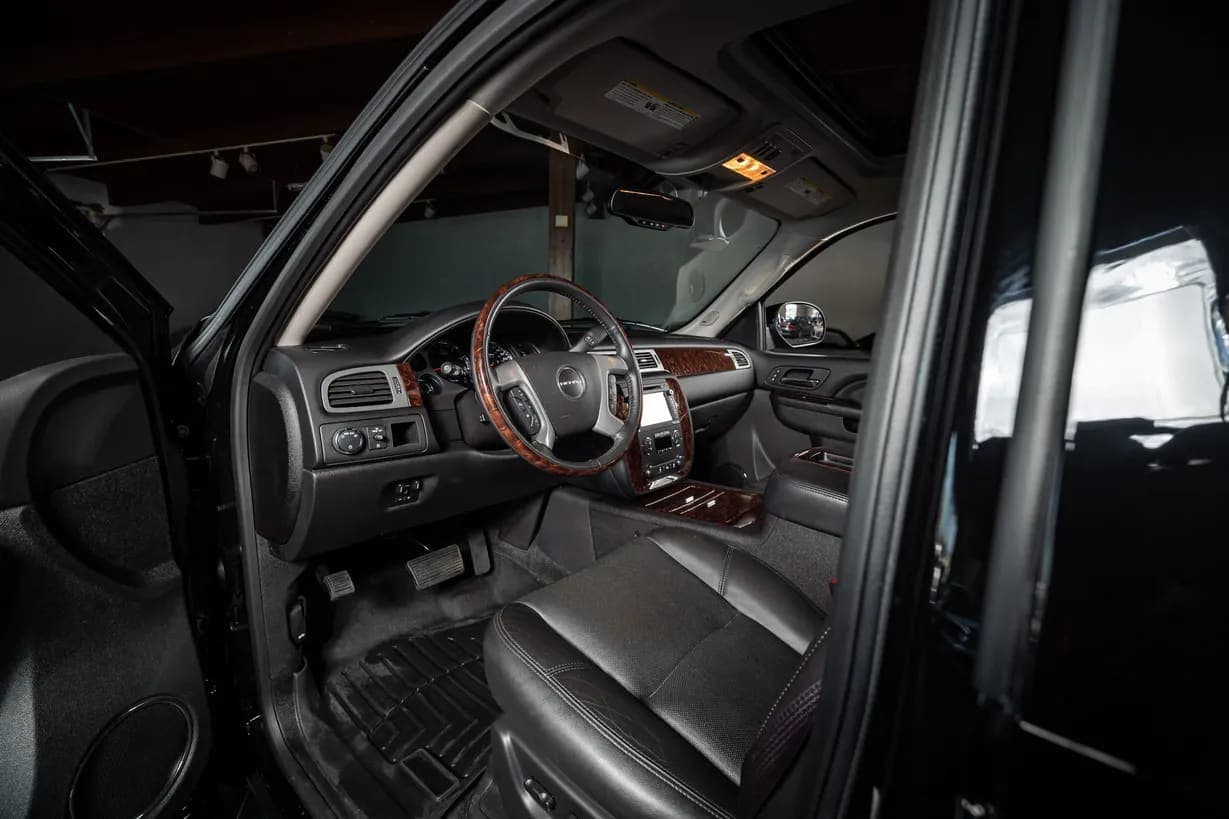 2013 GMC Yukon Denali, view
