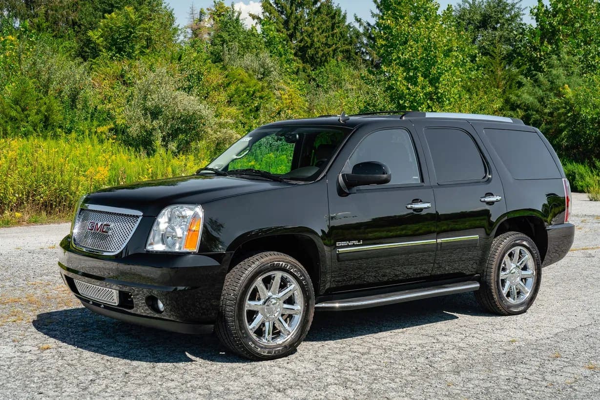 2013 GMC Yukon Denali, view