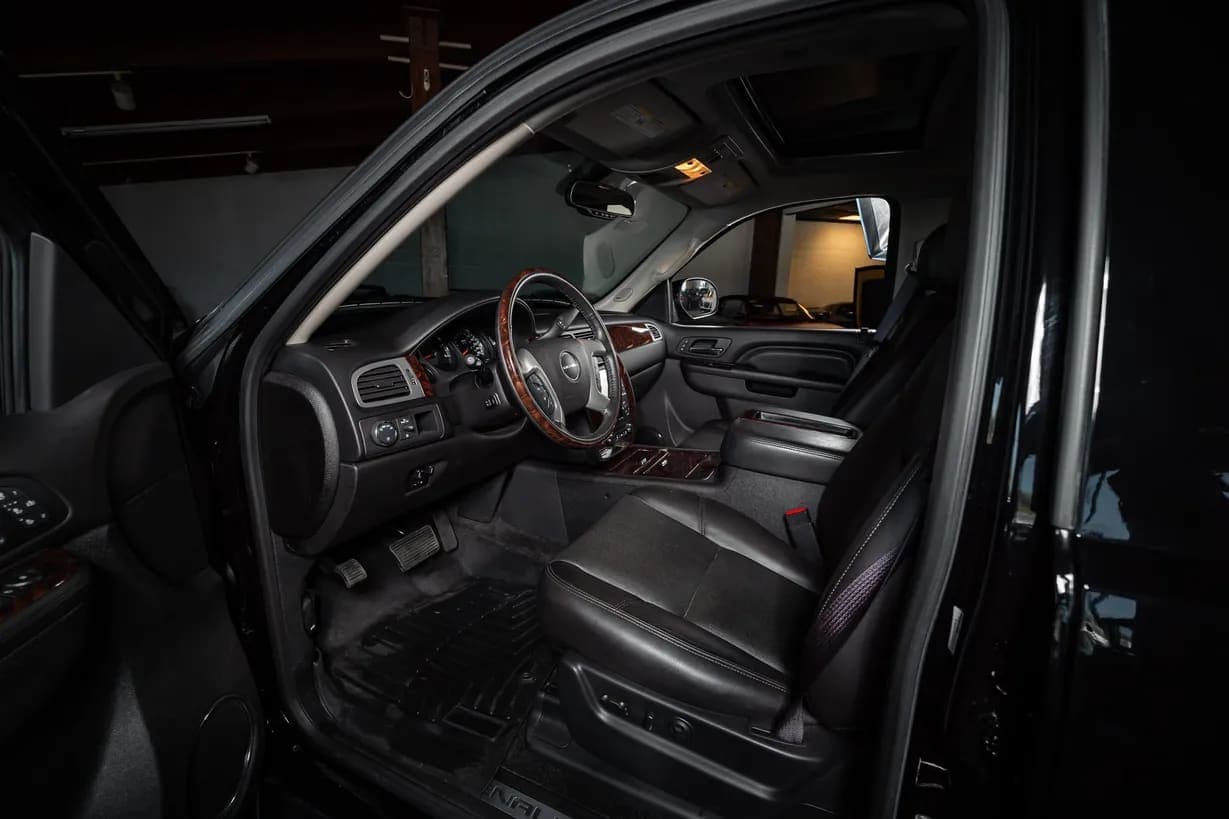 2013 GMC Yukon Denali, view