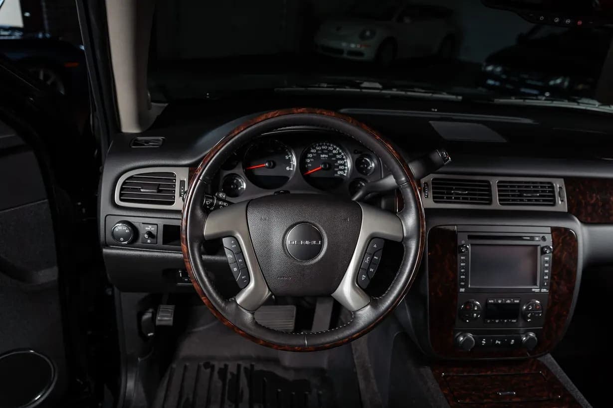 2013 GMC Yukon Denali, view