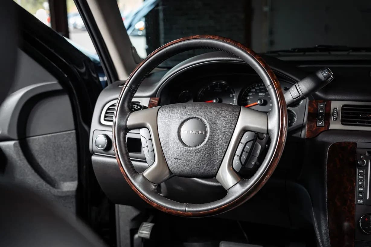 2013 GMC Yukon Denali, view