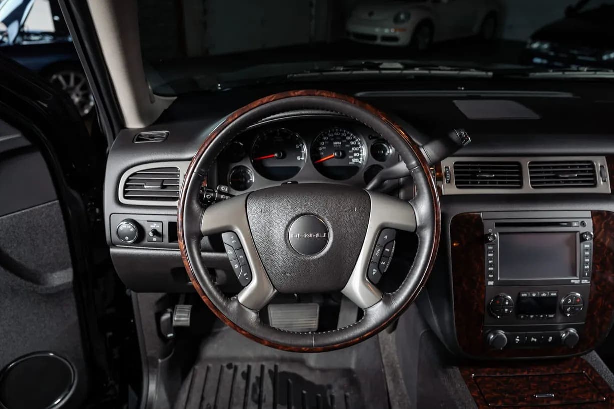2013 GMC Yukon Denali, view