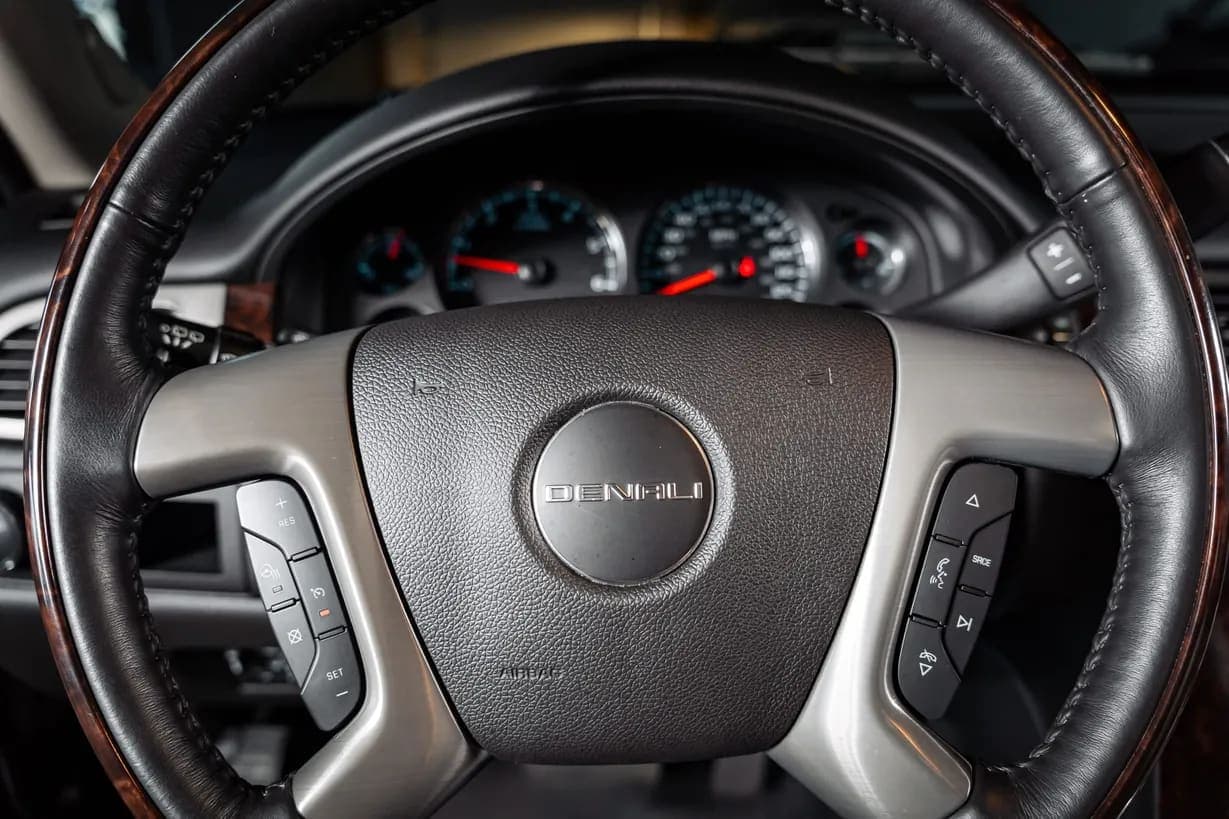 2013 GMC Yukon Denali, view