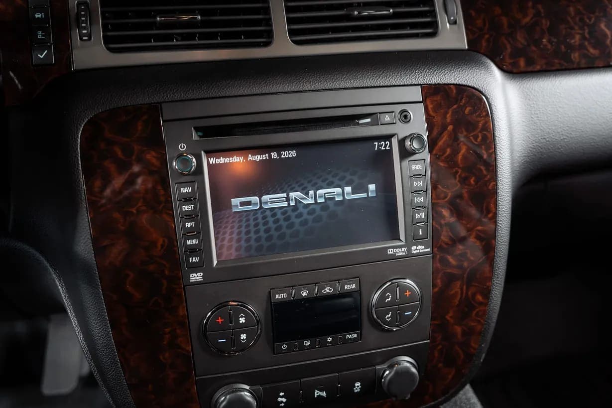 2013 GMC Yukon Denali, view