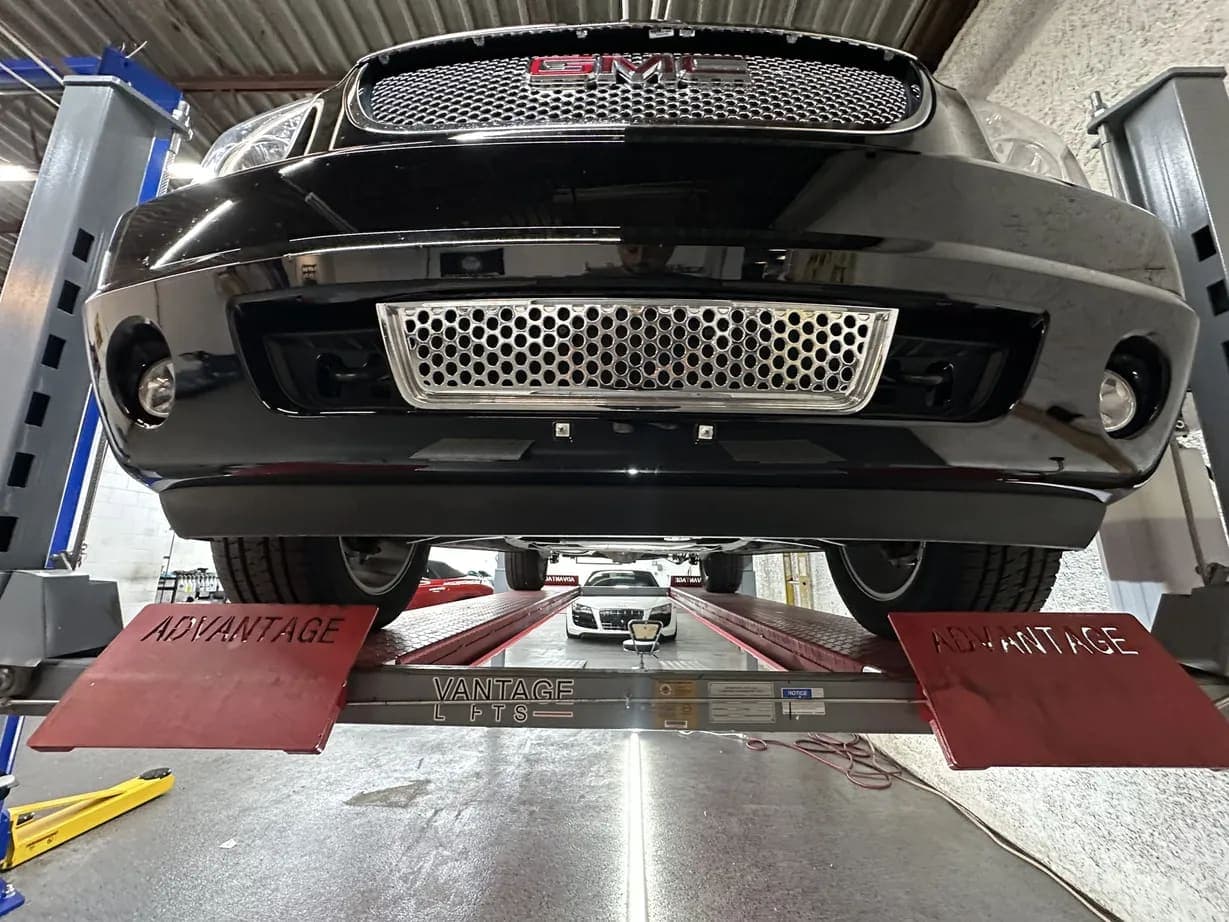 2013 GMC Yukon Denali, view