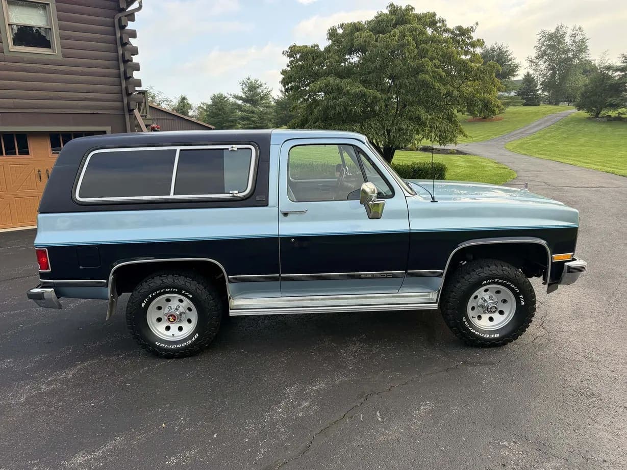 1989 GMC Jimmy SLE, view