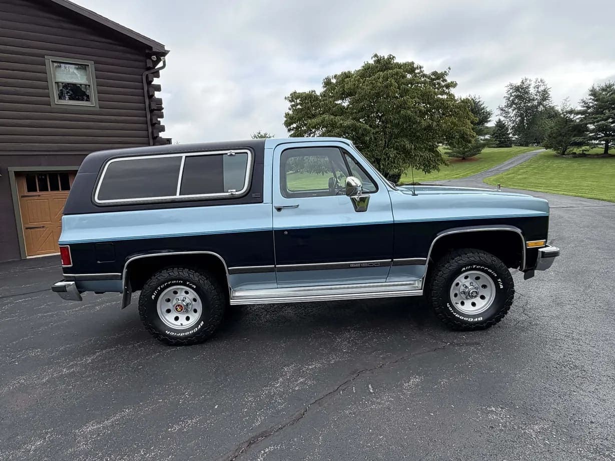 1989 GMC Jimmy SLE, view