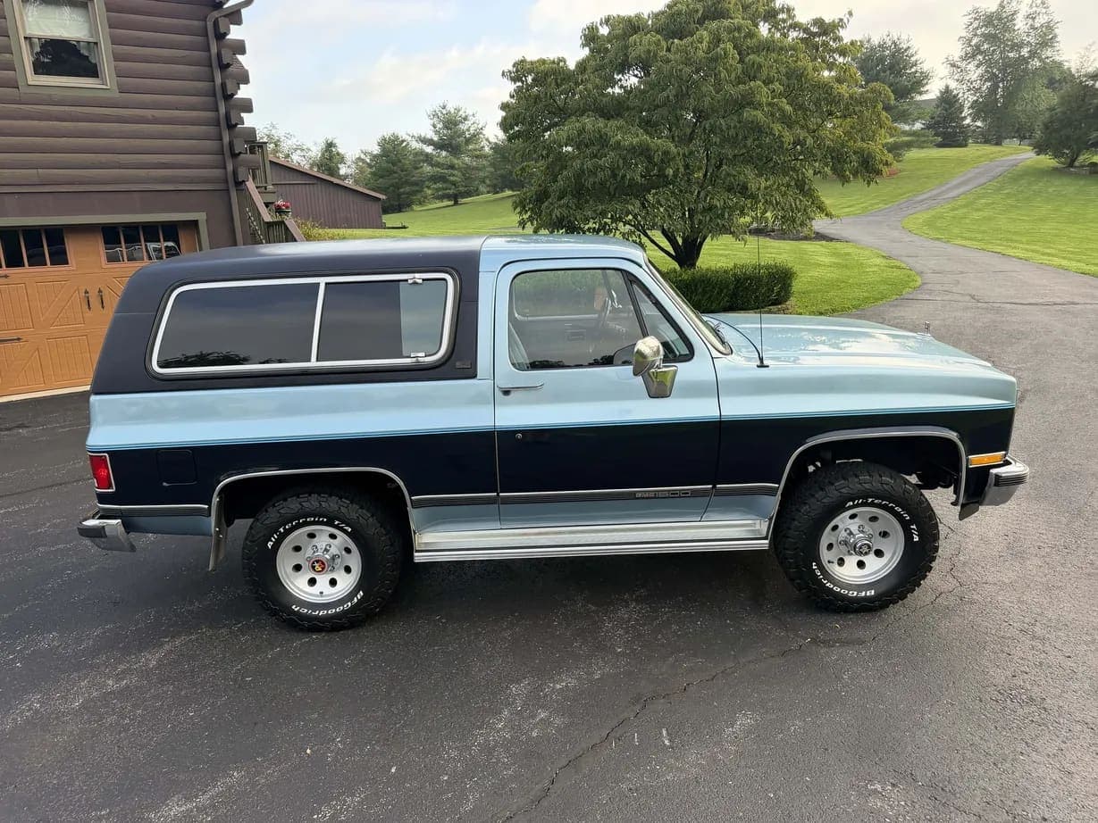 1989 GMC Jimmy SLE, view