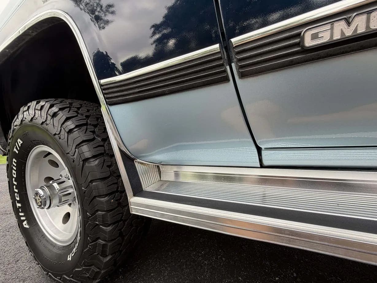 1989 GMC Jimmy SLE, view