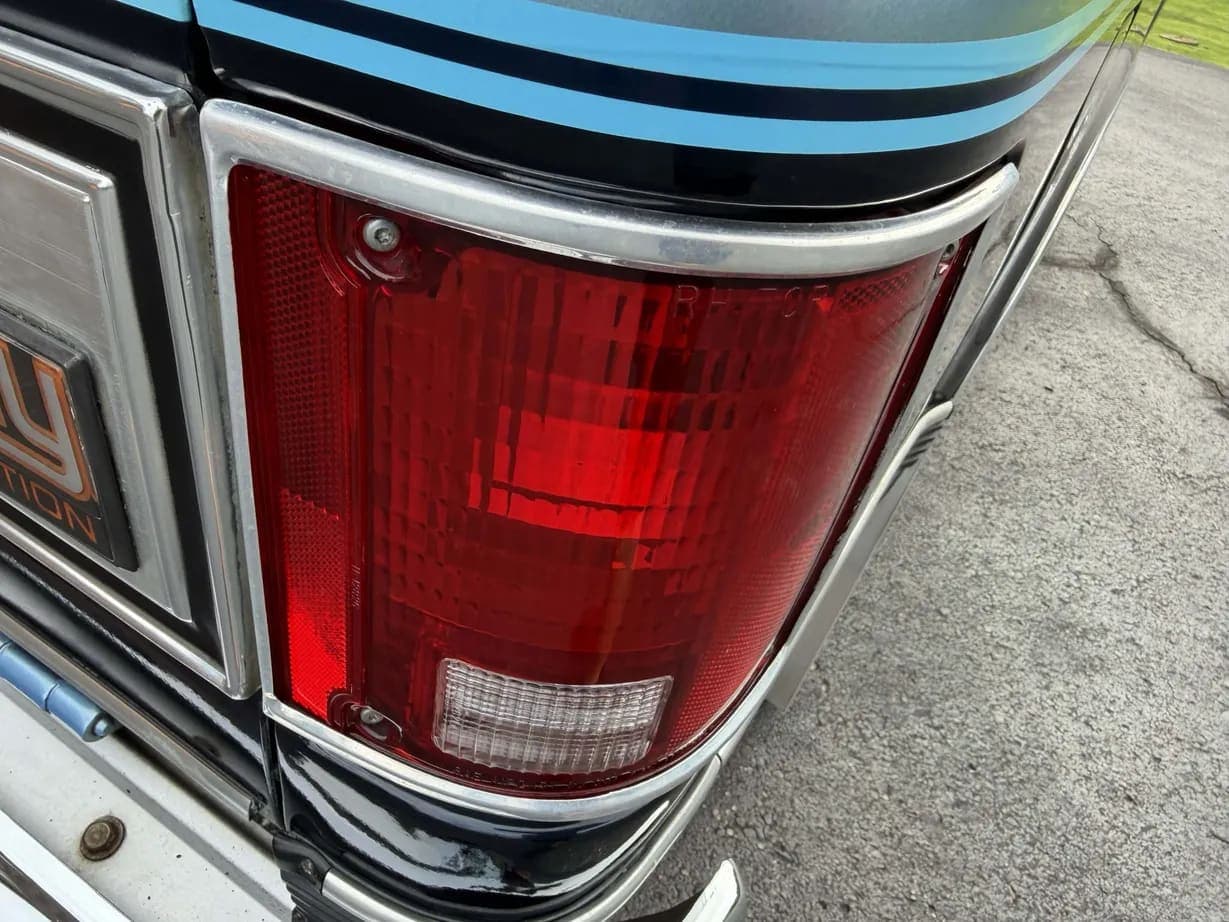 1989 GMC Jimmy SLE, view