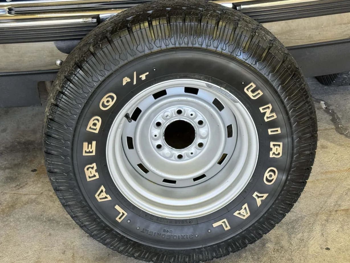 1989 GMC Jimmy SLE, view