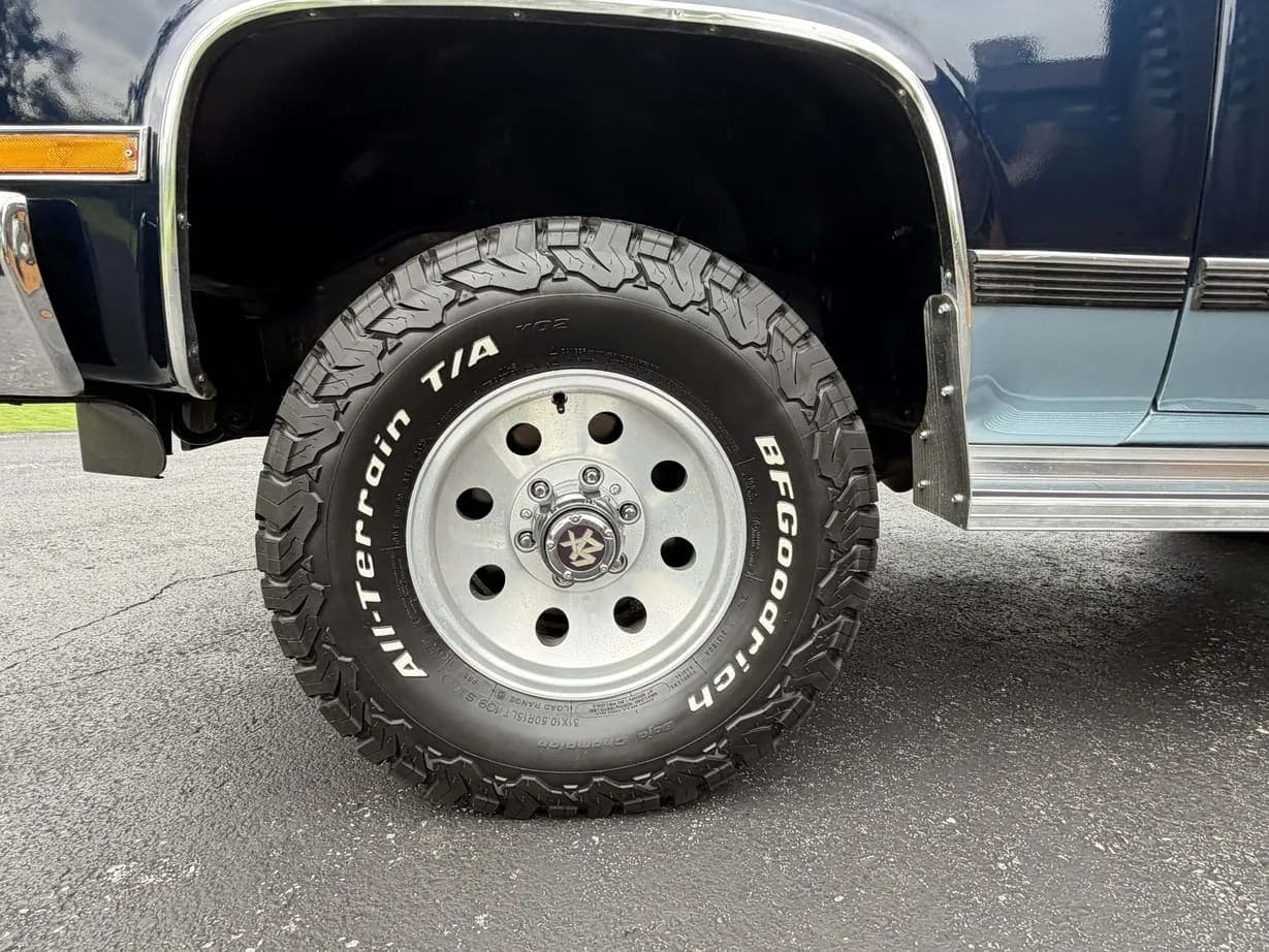 1989 GMC Jimmy SLE, view
