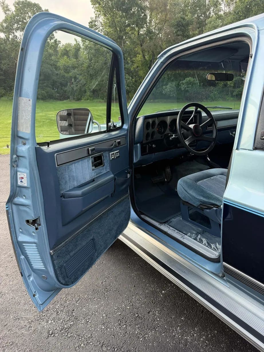1989 GMC Jimmy SLE, view