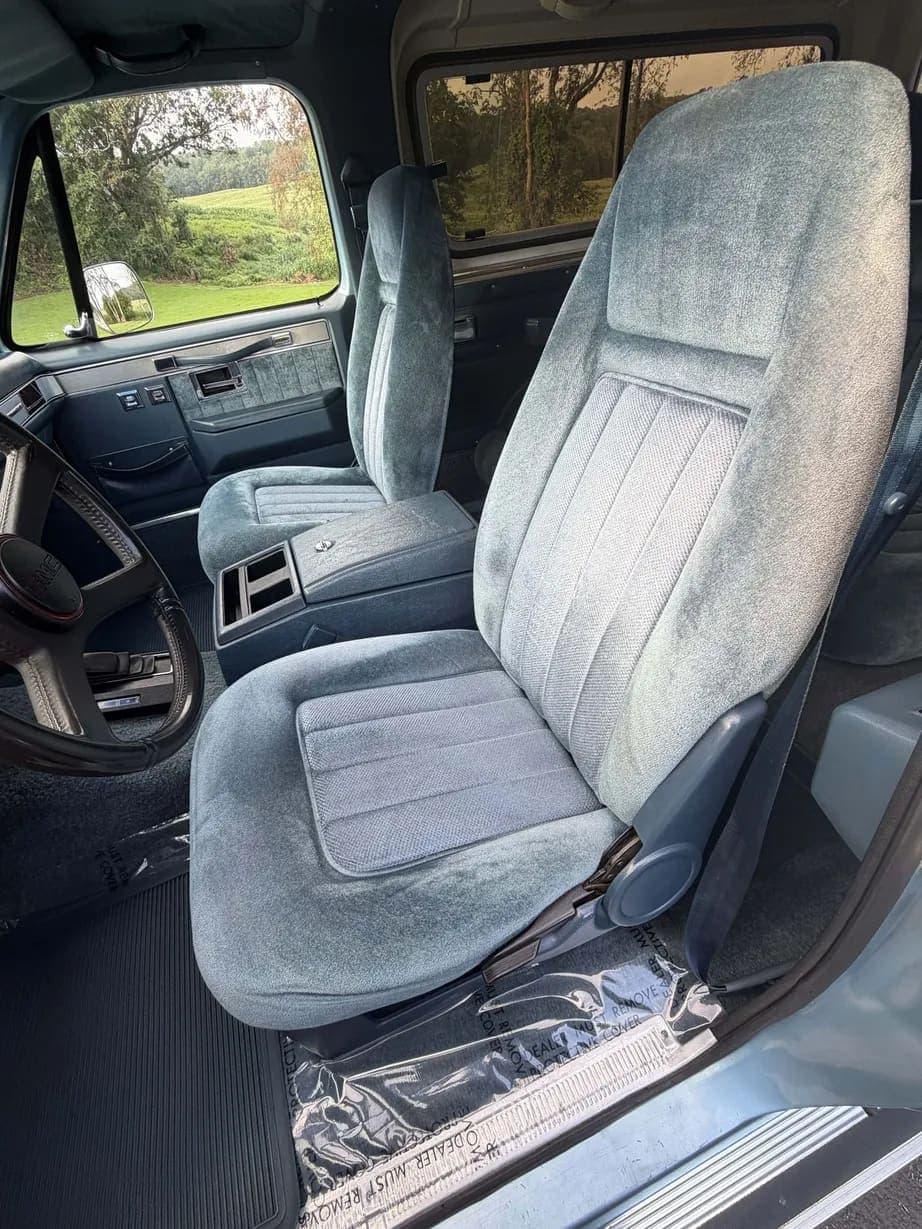 1989 GMC Jimmy SLE, view