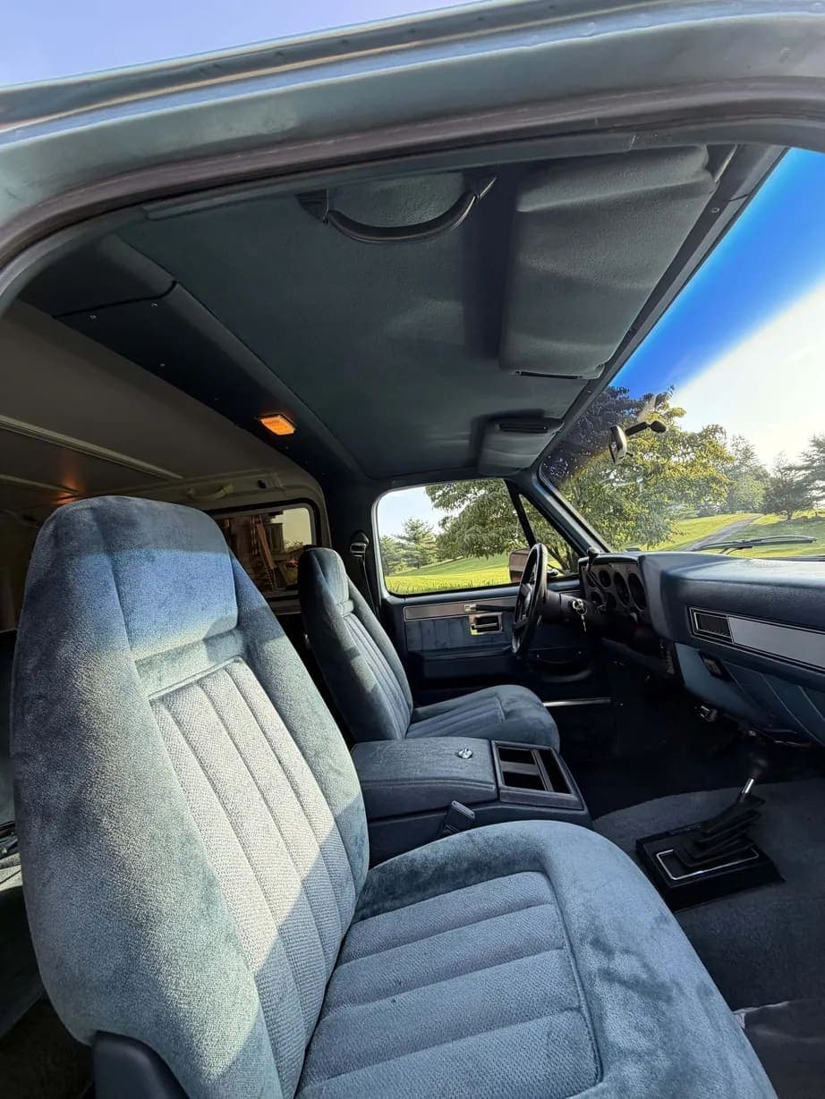 1989 GMC Jimmy SLE, view