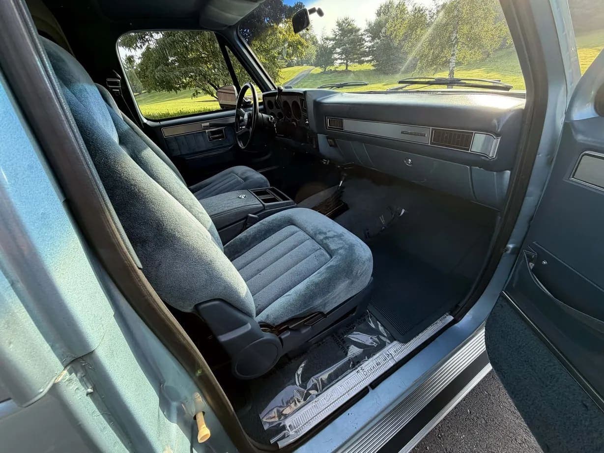 1989 GMC Jimmy SLE, view