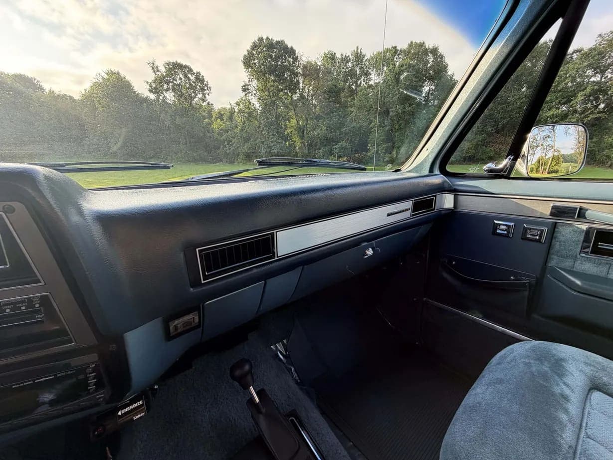 1989 GMC Jimmy SLE, view