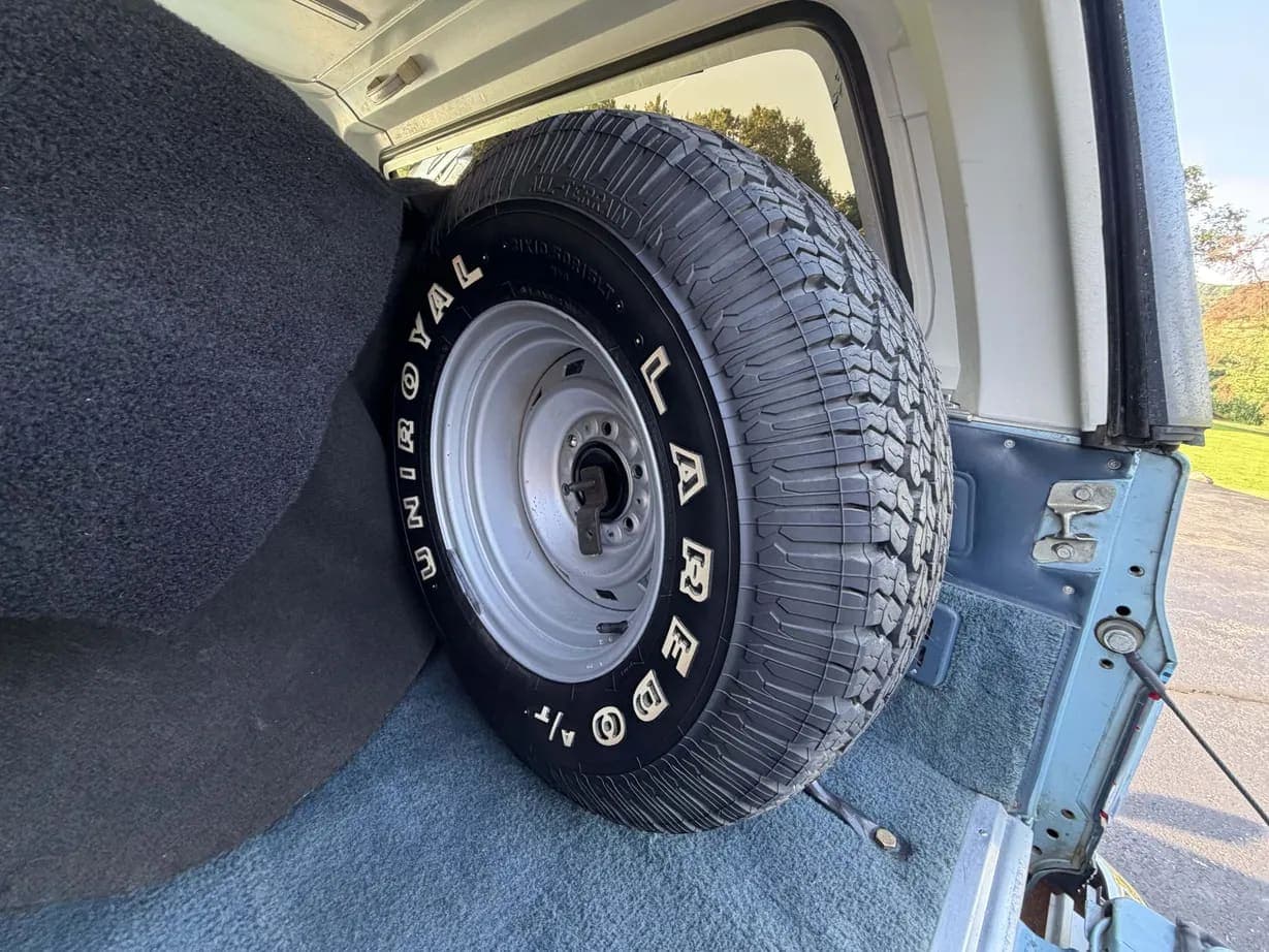 1989 GMC Jimmy SLE, view