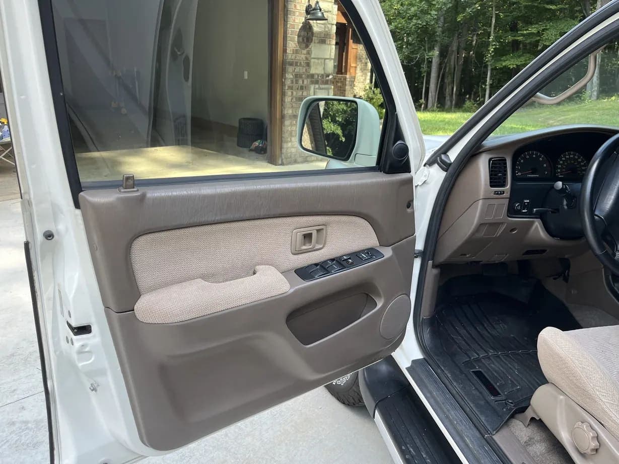 1999 Toyota 4Runner SR5, view